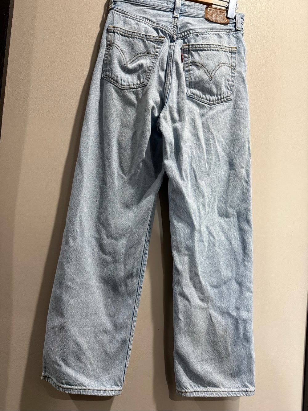 Levi's Cotton/Lyocell Relaxed Straight Light Wash Blue Jeans 26 - Picture 3 of 9